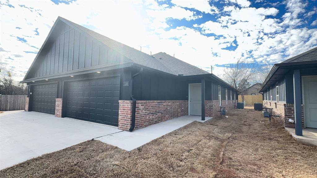 Welcome to Masonwood featuring this 3 Bedroom 2 Bath 2 Car Garage Duplex in a Great location close to the Broadway Extension and only 8 minutes from downtown OKC. Nice features such as granite counter tops, tile backslash, and large island that can double as a breakfast bar. All appliances included with 5 Burner Gas Range. Laundry room is equipped with both gas and electric connections. Washer and dryer included. Energy efficient Tankless Gas Water Heater. Pre-wired for 2 phones and cable. Vinyl windows with 2" blinds. No carpet, vinyl wood look flooring throughout. Ceiling fans are included in the living room and primary bedroom suite. Fully fenced backyard with a gate. Lawn care is provided and includes an in-ground irrigation system. Pets are considered case by case.Refrigerator, range, dishwasher, microwave, washer and dryer are included. Directions - NW corner of Hefner. Between N Penn and Western. Go North on University to 113th Street. Neighborhood on East hand side.All residents are enrolled in the Resident Benefits Package (RBP) for $45.00/month which includes renters' insurance, credit building to help boost your credit score with timely rent payments, $1M Identity Protection, HVAC air filter delivery (for applicable properties), our best-in-class resident rewards program, and more! If you already have renter’s insurance, upon acceptance that it meets all lease requirements, the RBP would be $31.05/month. More details upon application.