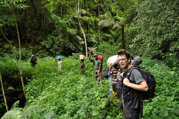 Simon Loader with team hiking in a sky island. Photo by: Vaclav Gvozdik.