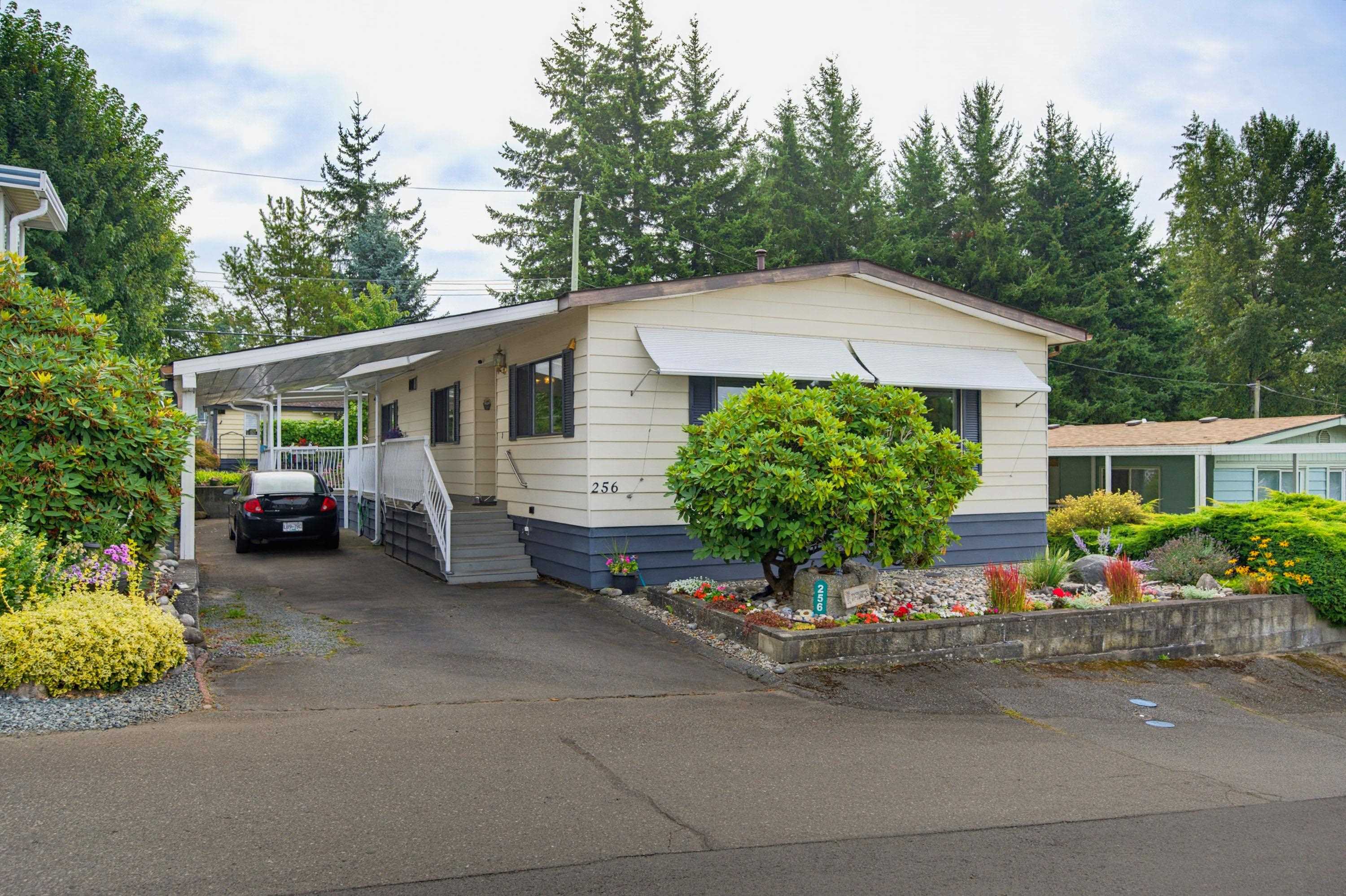 256 27111 0 Avenue, Otter District