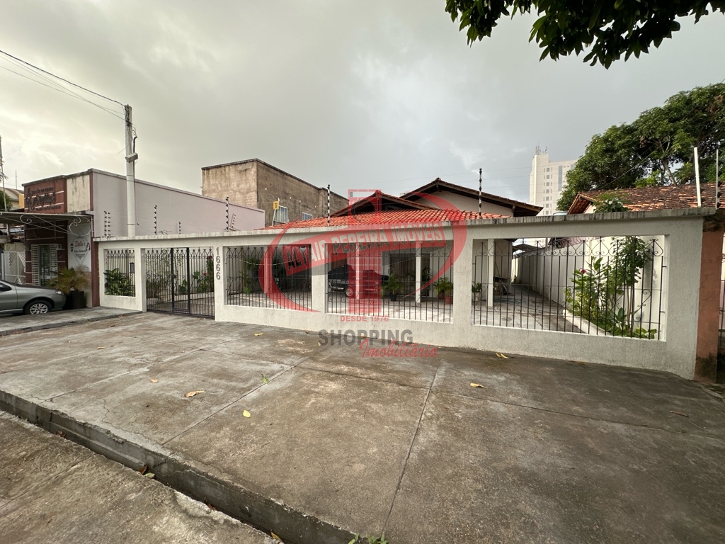 Casa à venda no bairro Central em Macapá 3 dormitórios e áreas amplas