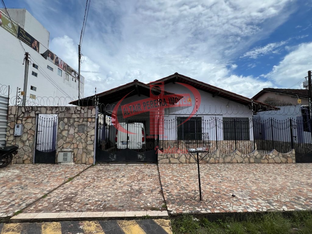 AMPLA CASA DISPONÍVEL PARA LOCAÇÃO NO CENTRO DA CIDADE DE MACAPÁ