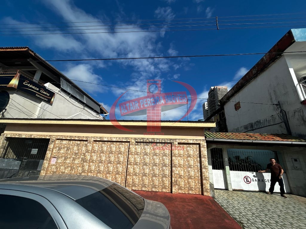 Apresentamos  duas casas independentes em um único terreno, perfeitas para famílias grandes, no  centro de Macapá/AP.