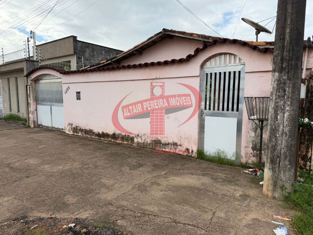 VENDA-SE UMA CASA NO JARDIM MARCO ZERO