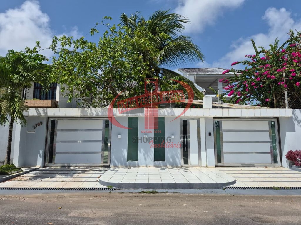 Residência espaçosa e de alto padrão em excelente localização