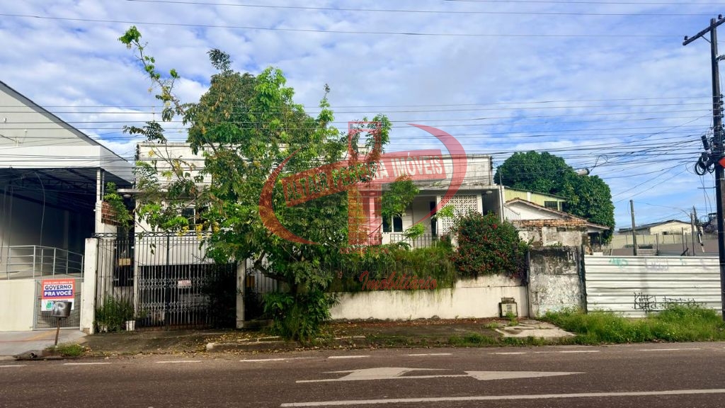 CASA PARA VENDA NO CENTRO DE MACAPÁ! EM FRENTE À PRAÇA FLORIANO PEIXOTO.