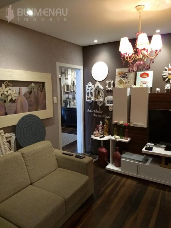 Linda e confortável residência em estilo Enxaimel, 2 pavimentos, toda mobiliada e decorada, no Bairro Garcia, contendo 4 dormitórios. — foto 6