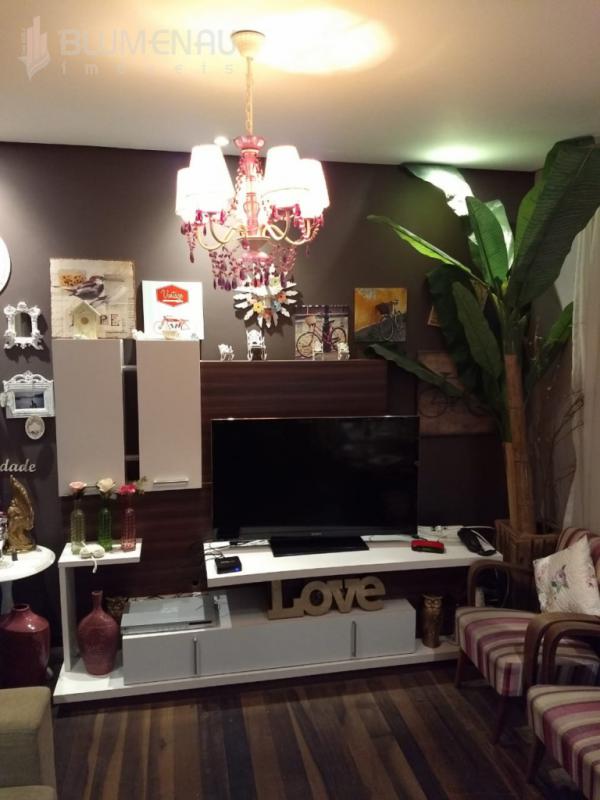 Linda e confortável residência em estilo Enxaimel, 2 pavimentos, toda mobiliada e decorada, no Bairro Garcia, contendo 4 dormitórios. — foto 7