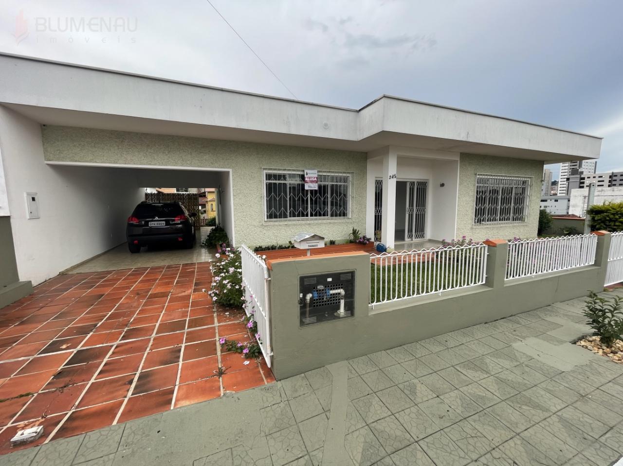 Casa em excelente localização no bairro da Velha - foto 1