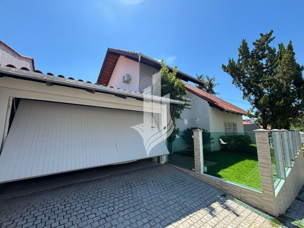 Casa mobiliada com 3 dormitórios bairro Água Verde - foto 1