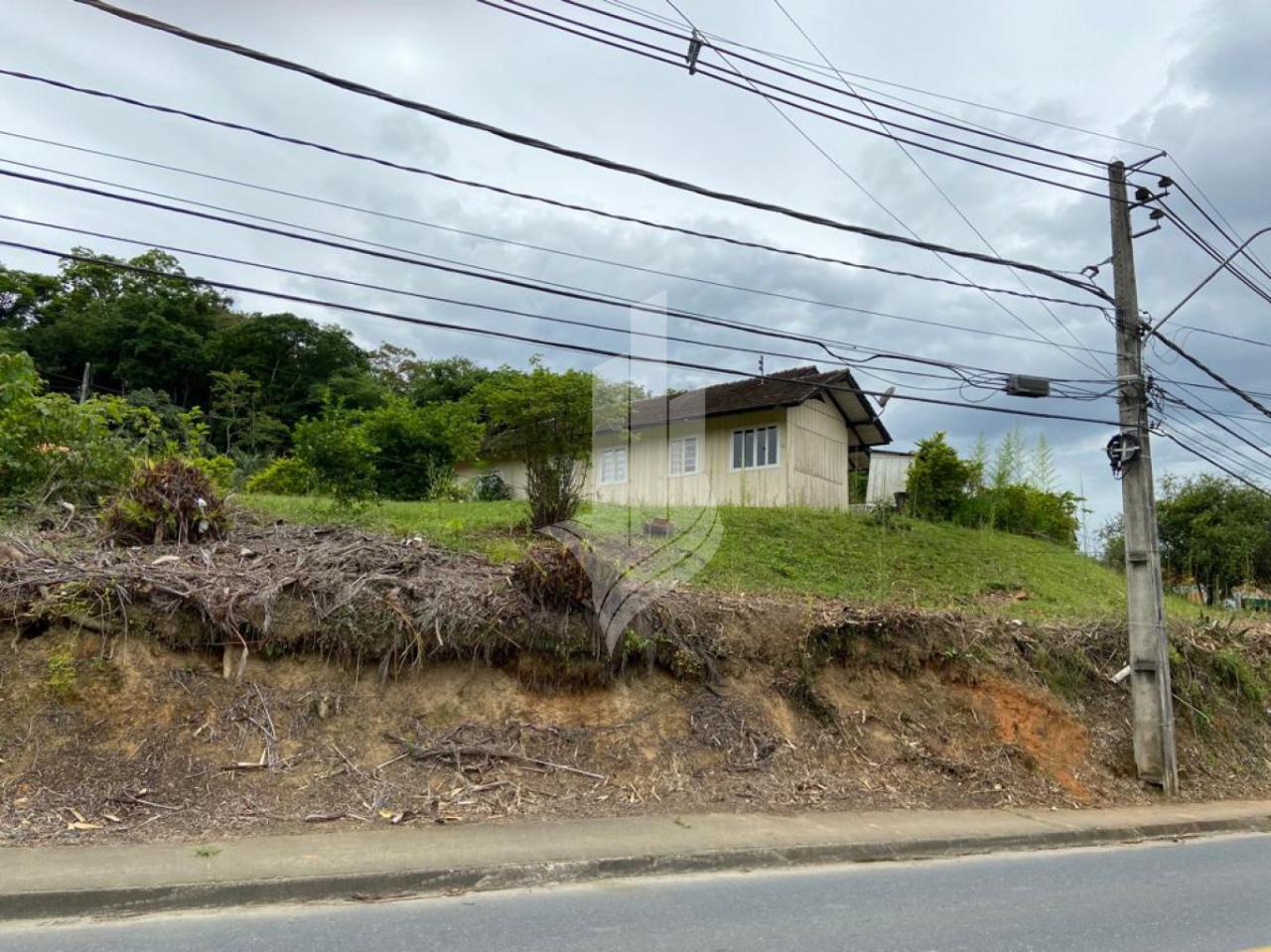 Terreno à venda em corredor de serviço no bairro Água Verde - foto 1