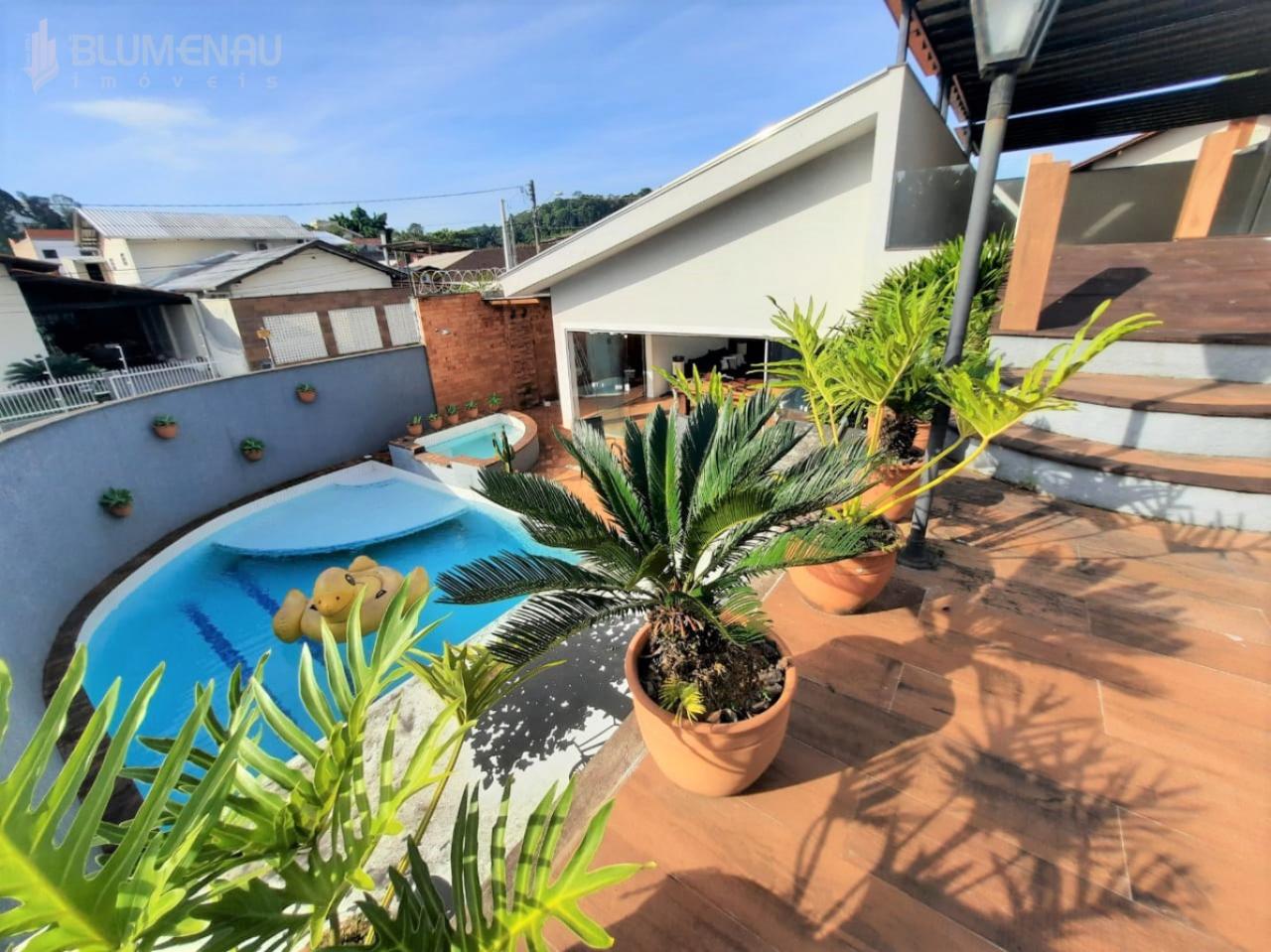 Casa ampla com piscina, 5 quartos na Itoupava Norte - foto 1