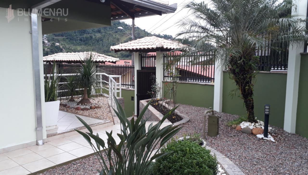 Belíssima residência no bairro Água Verde — foto 3