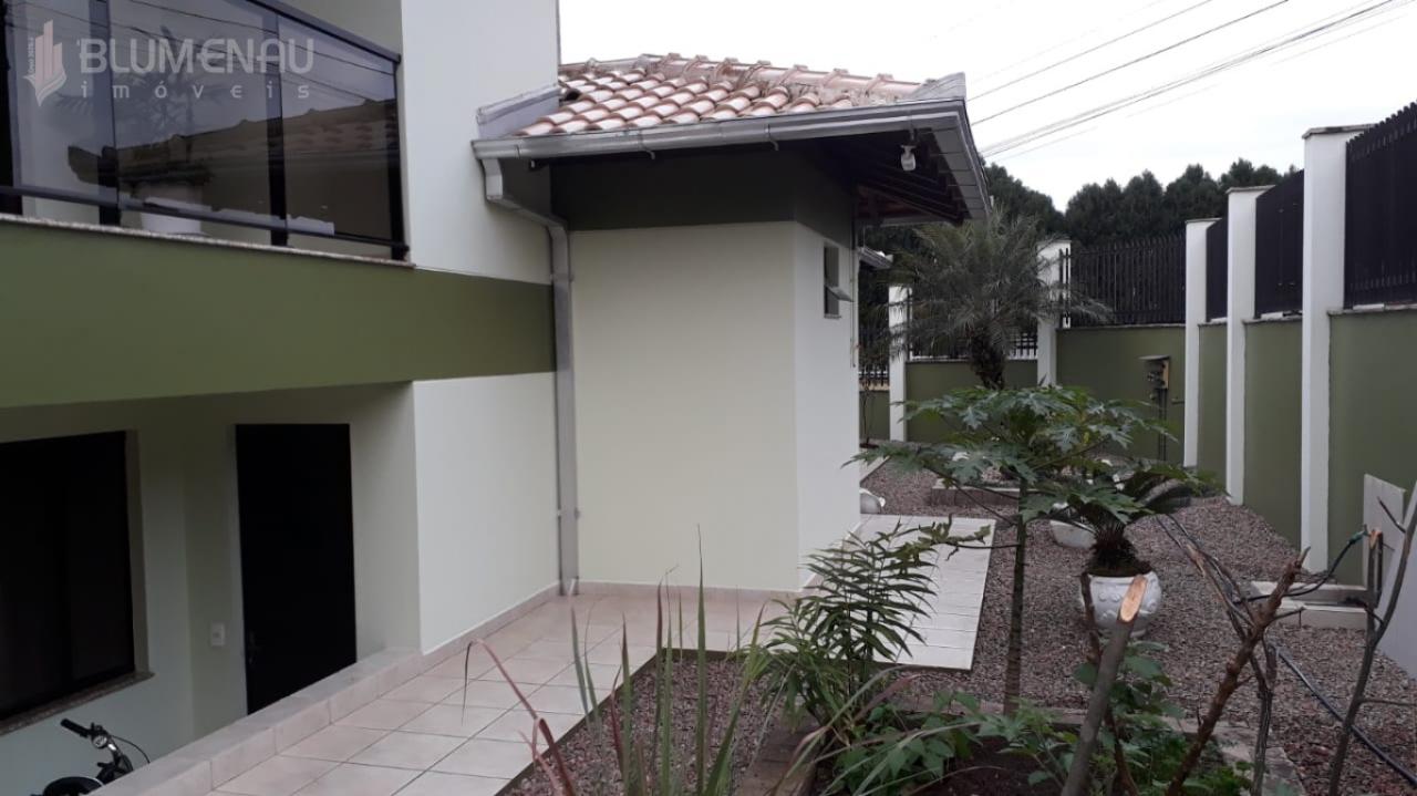 Belíssima residência no bairro Água Verde — foto 5