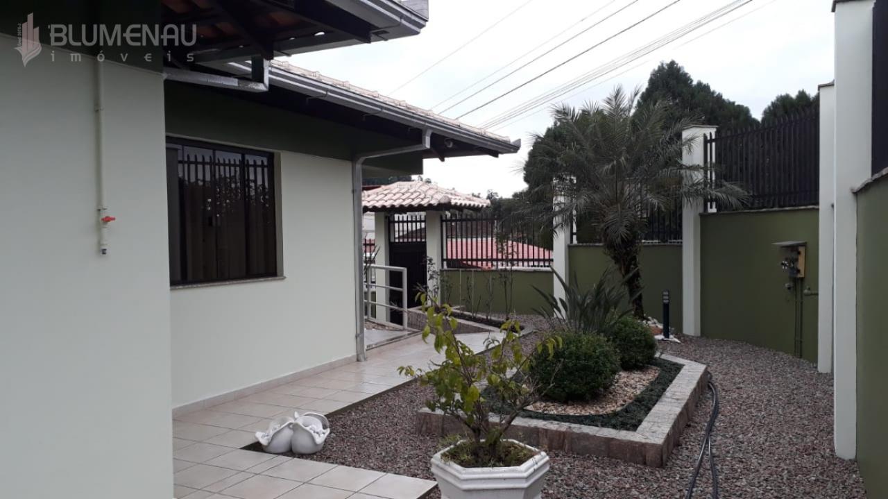 Belíssima residência no bairro Água Verde — foto 6