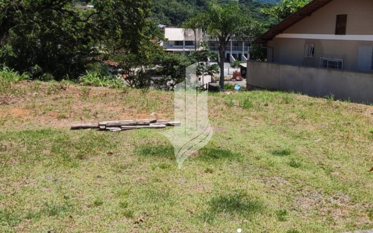 Terreno em final de rua e bom para quem quer construir sua casa em local tranquilo. - foto 1