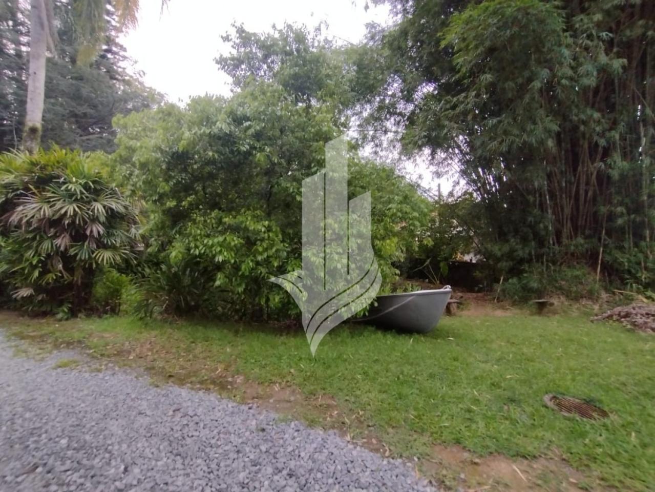 Terreno à venda no Bairro Água Verde em Blumenau com 3.612,20m, sendo 27 metros de frente, plano e leve aclive nos fundos - foto 1