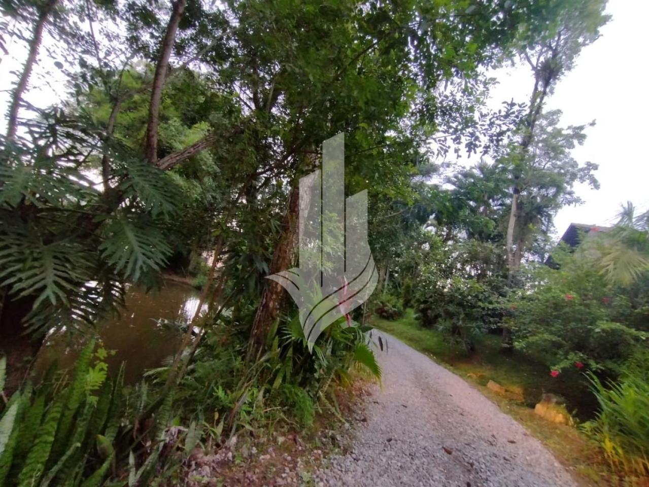 Terreno à venda no Bairro Água Verde em Blumenau com 3.612,20m, sendo 27 metros de frente, plano e leve aclive nos fundos — foto 5