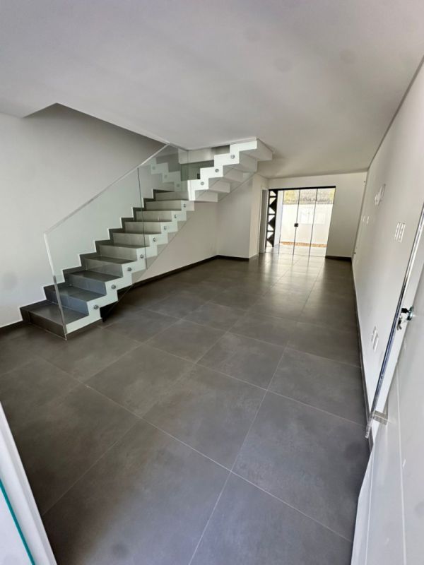 Sobrado com 3 dormitórios sendo 1 suíte no Água Verde — foto 2