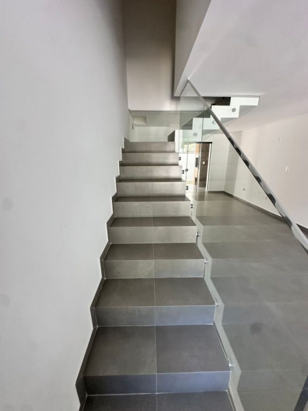 Sobrado com 3 dormitórios sendo 1 suíte no Água Verde — foto 3