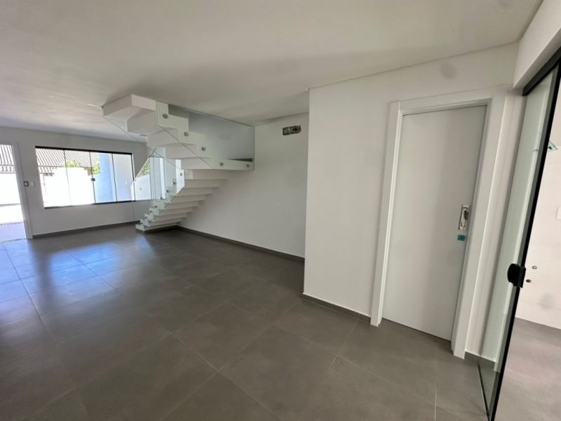 Sobrado com 3 dormitórios sendo 1 suíte no Água Verde — foto 4