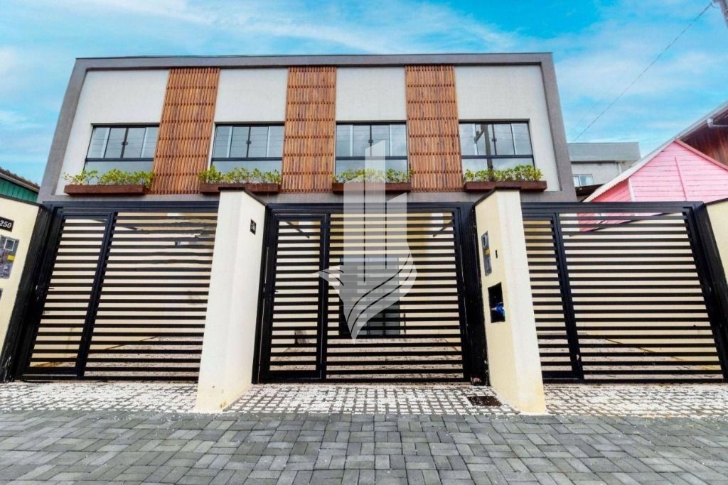 Sobrado com 2 suítes no bairro Água Verde - foto 1