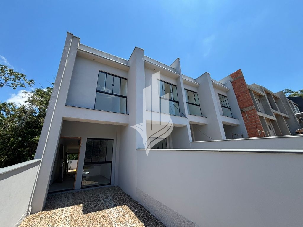 Sobrado 2 suítes, amplo espaço nos fundos, 2 vagas de garagem - foto 1