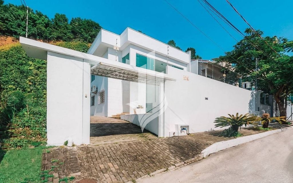 Casa de Alto Padrão na Praia Brava - foto 1