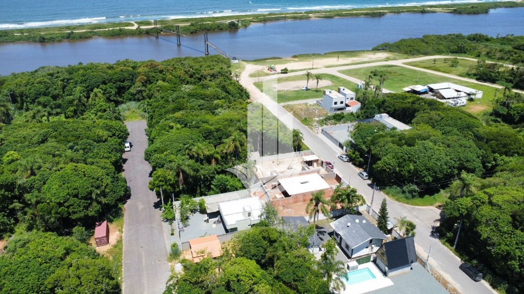 Casa com 2 dormitórios, 1 suíte, Terreno com 408m - foto 1