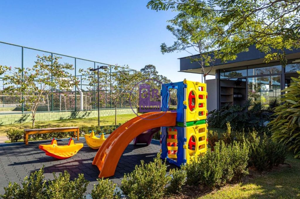 Vendo lindo terreno com 300m² em condomínio fechado