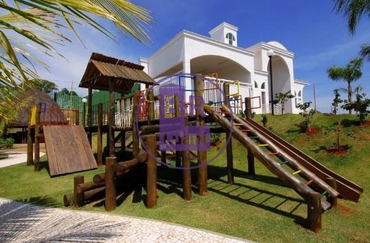 Casa a venda no condomínio golden hill