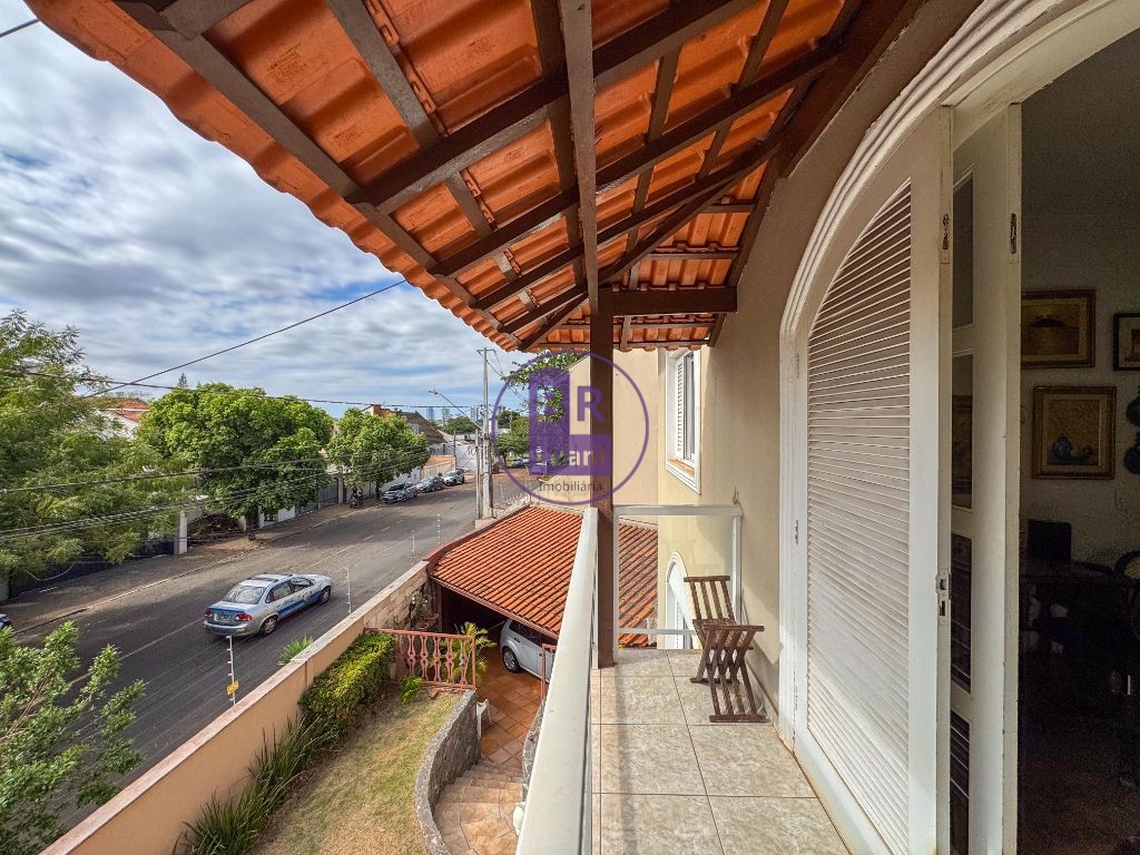 Lindo sobrado á venda no Jardim Kennedy com localização privilegiada