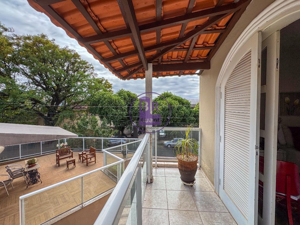 Lindo sobrado á venda no jardim kennedy com localização priv