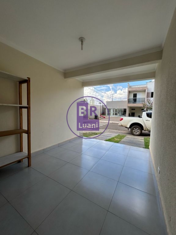 Linda casa em condomínio fechado no Banderiantes com 120m²