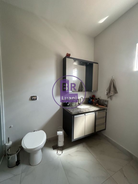 Linda casa em condomínio fechado no Banderiantes com 120m²