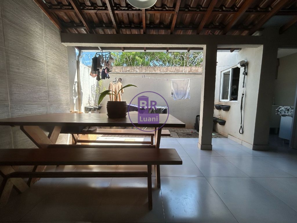 Linda casa em condomínio fechado no Banderiantes com 120m²