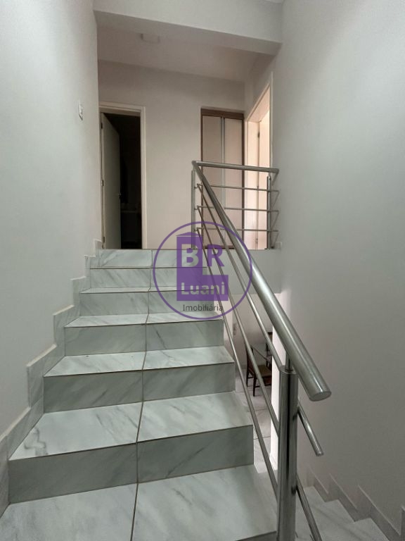 Linda casa em condomínio fechado no Banderiantes com 120m²
