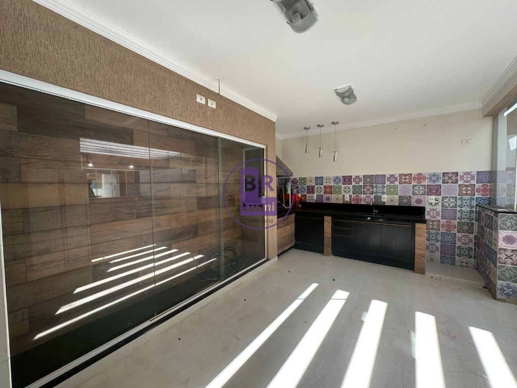 Excelente casa em condomínio no heimtal
