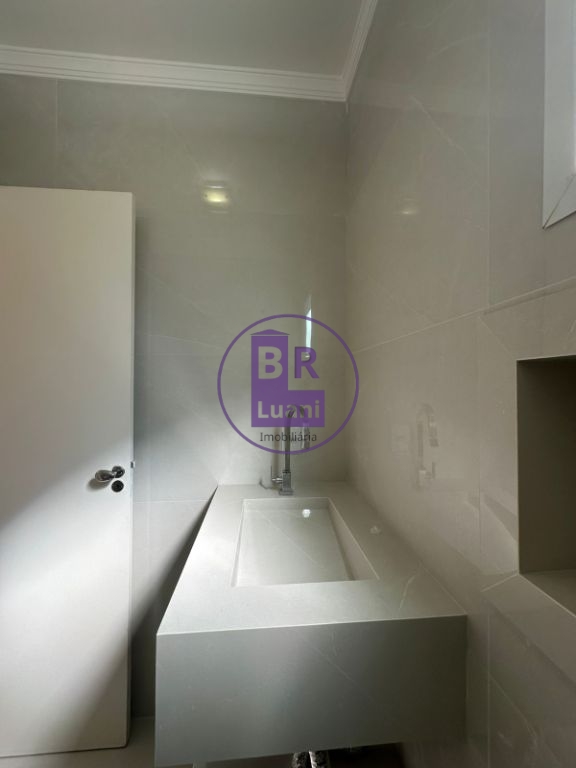 Excelente casa em condomínio no heimtal