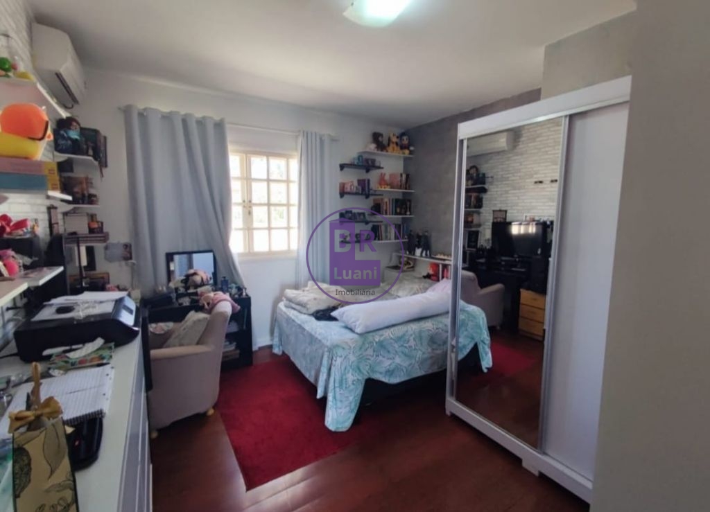 Excelente sobrado com 3 quartos, sendo 1 suíte-máster no jar