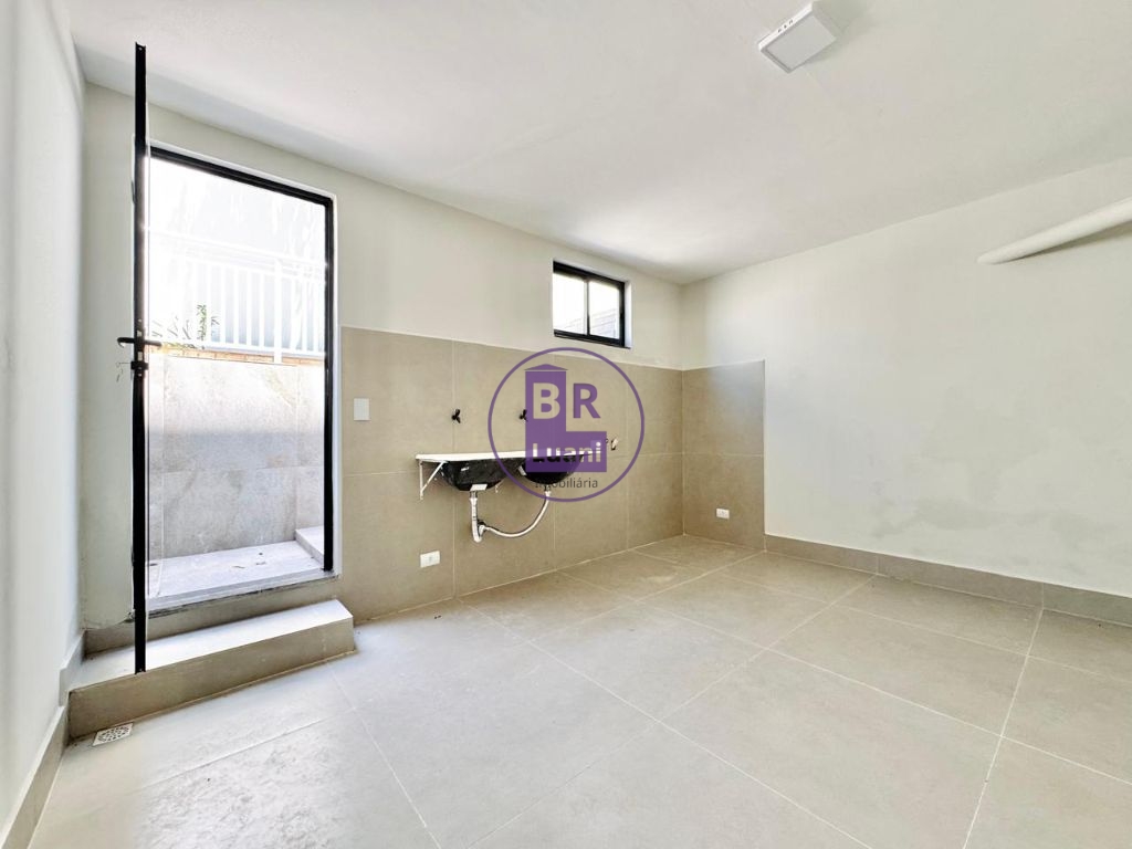 Linda casa moderna em alto padrão á venda