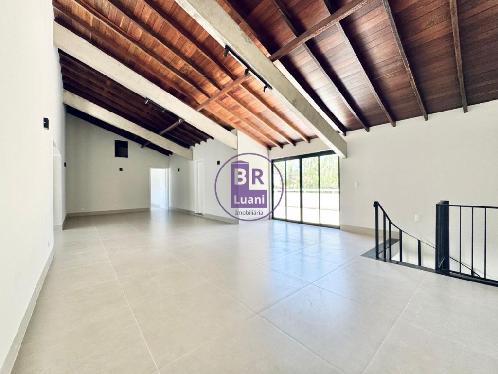 Linda casa moderna em alto padrão á venda