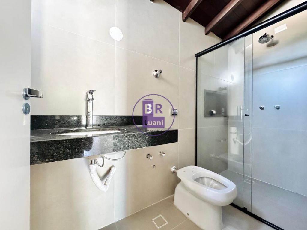 Linda casa moderna em alto padrão á venda