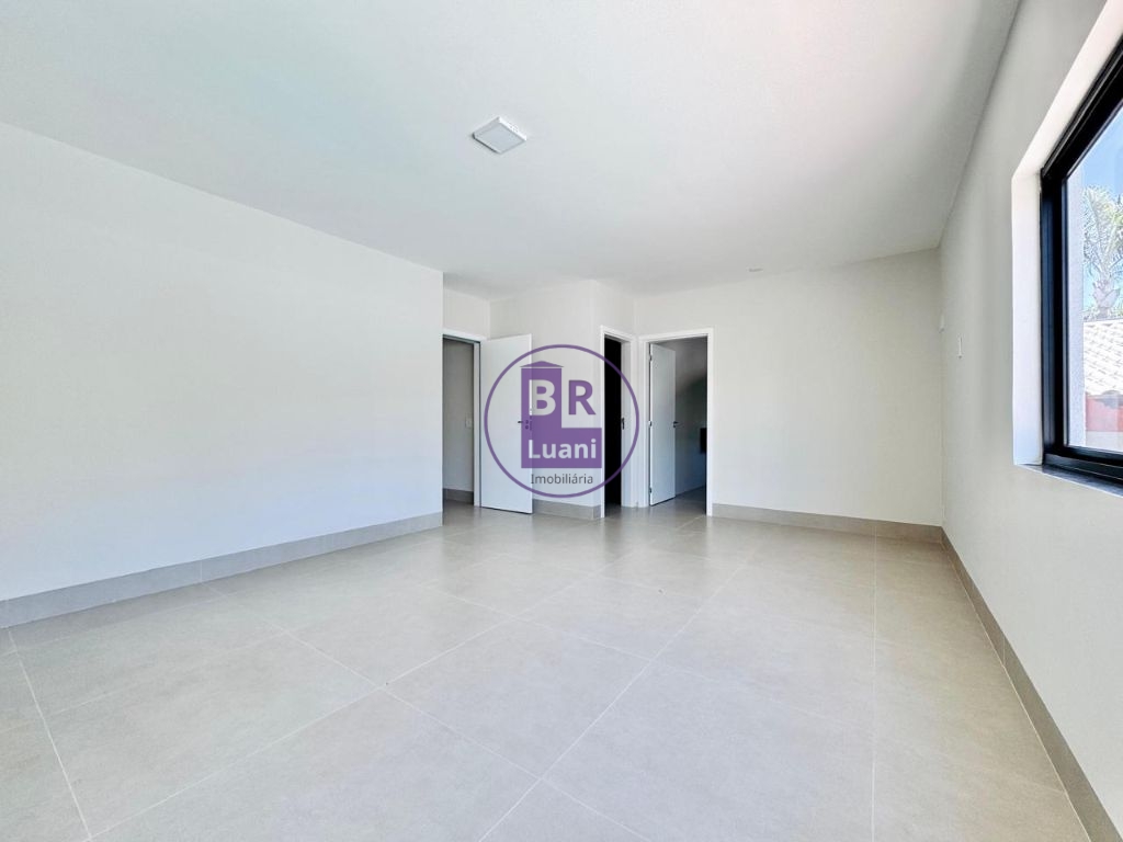 Linda casa moderna em alto padrão á venda