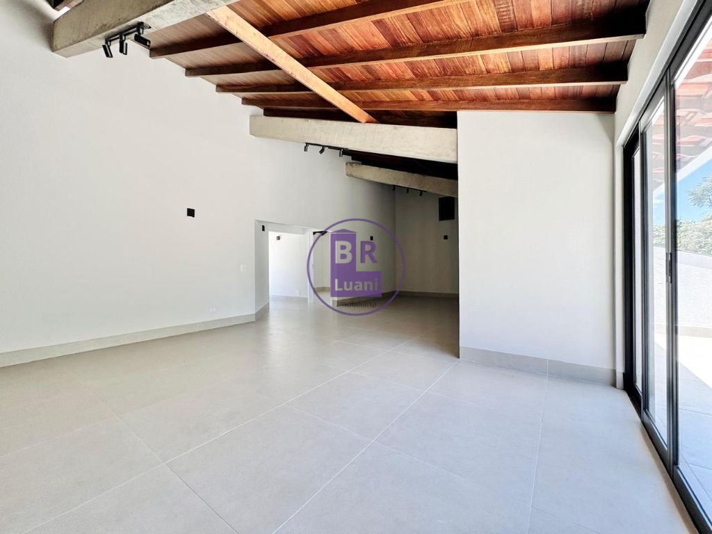 Linda casa moderna em alto padrão á venda