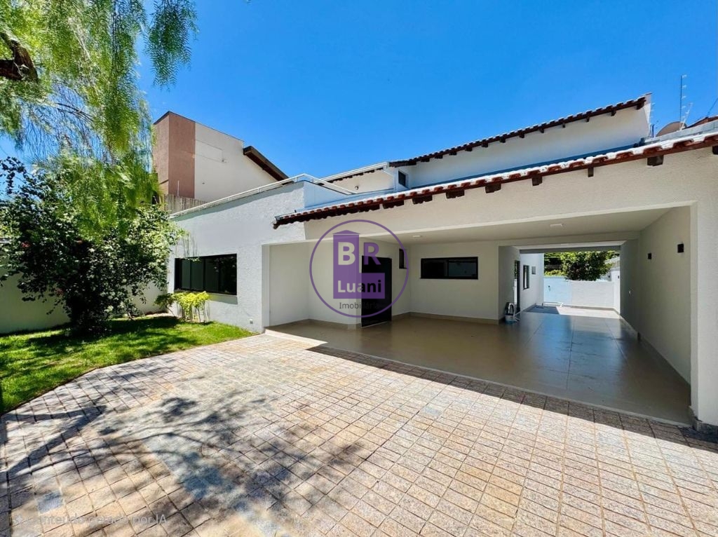 Linda casa moderna em alto padrão á venda