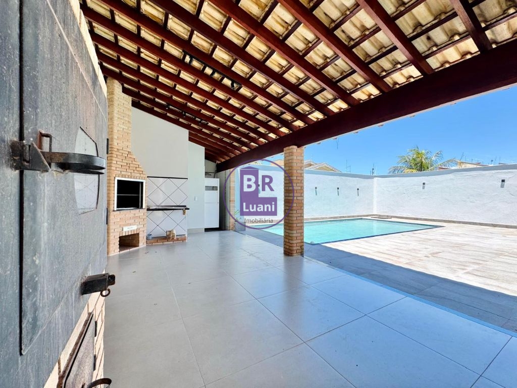 Linda casa moderna em alto padrão á venda