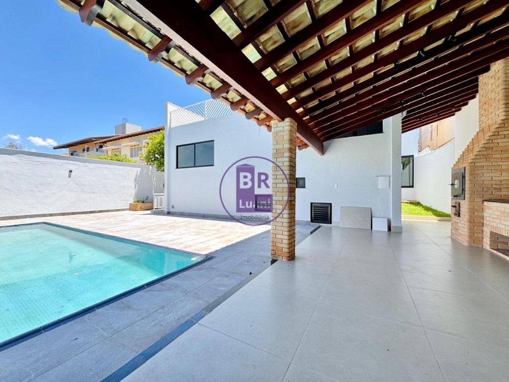 Linda casa moderna em alto padrão á venda