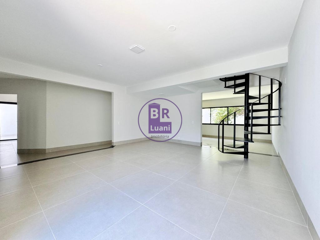 Linda casa moderna em alto padrão á venda