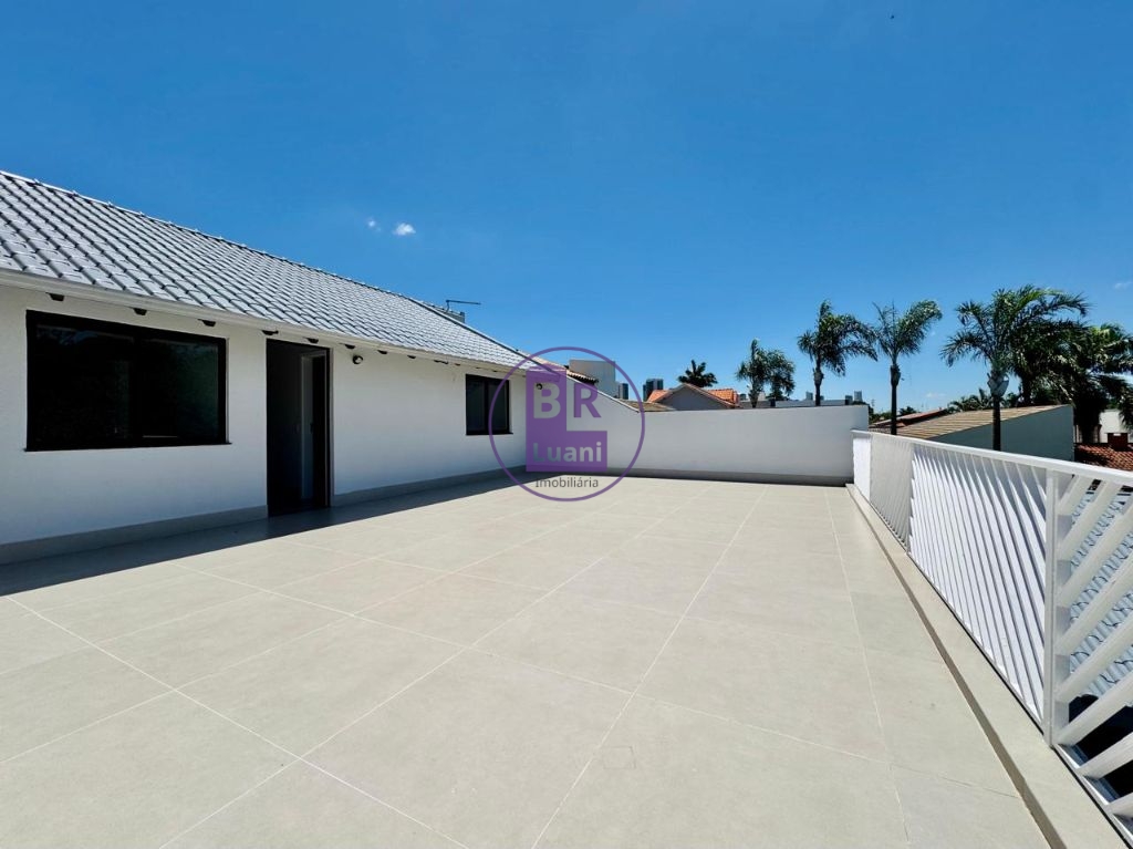 Linda casa moderna em alto padrão á venda