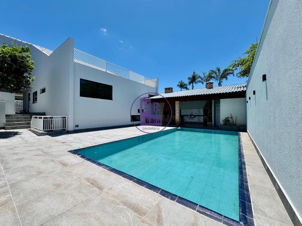 Linda casa moderna em alto padrão á venda
